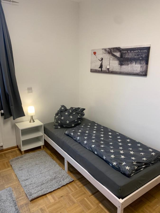 Mainpark Apartment 4 Schlafzimmer Bis Zu 10 Personen Direkt Ueber Aschaffapartment Bei Aschaffenburg Mainaschaff Buitenkant foto