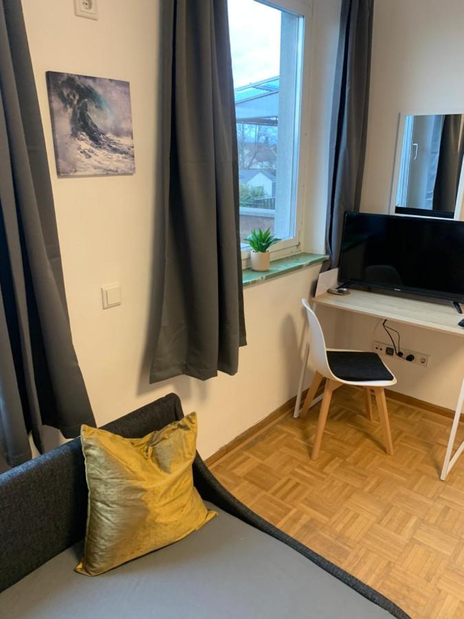 Mainpark Apartment 4 Schlafzimmer Bis Zu 10 Personen Direkt Ueber Aschaffapartment Bei Aschaffenburg Mainaschaff Buitenkant foto