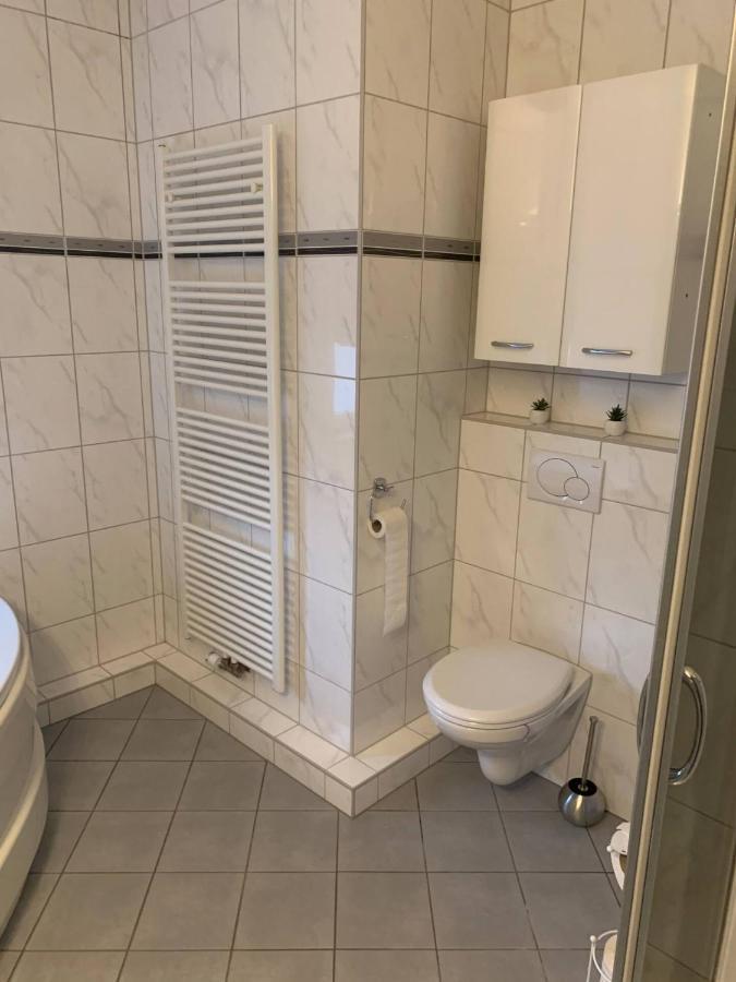 Mainpark Apartment 4 Schlafzimmer Bis Zu 10 Personen Direkt Ueber Aschaffapartment Bei Aschaffenburg Mainaschaff Buitenkant foto