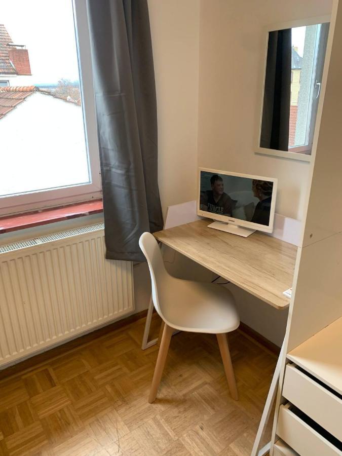 Mainpark Apartment 4 Schlafzimmer Bis Zu 10 Personen Direkt Ueber Aschaffapartment Bei Aschaffenburg Mainaschaff Buitenkant foto