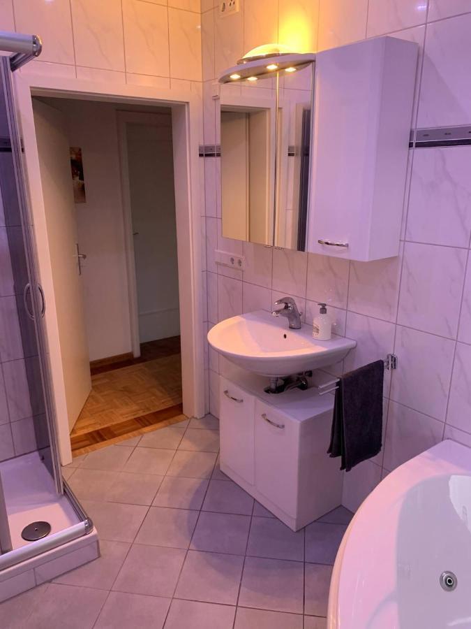 Mainpark Apartment 4 Schlafzimmer Bis Zu 10 Personen Direkt Ueber Aschaffapartment Bei Aschaffenburg Mainaschaff Buitenkant foto
